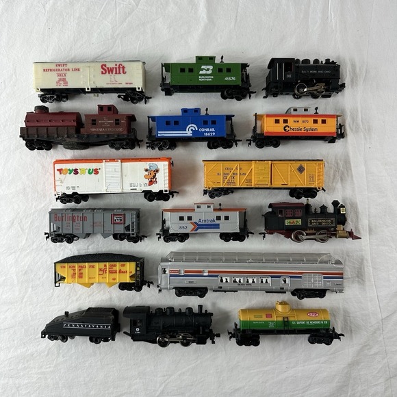 Vintage Life Like Model Train lot HO Scale Freight Locomotive Passenger Caboose
